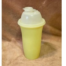 Vintage Tupperware Pale Yellow Quick Shake 16oz Blender Cup (844-10) - £14.47 GBP