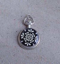 Black Ivory Floral Design Pewter? Medallion Round Circle Pendant Jewelry... - £7.09 GBP