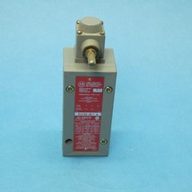 Allen Bradley 802XR-AF7 Limit Switch Side Rotary CW/CCW 1 NO Missing Screw NNB - £100.90 GBP