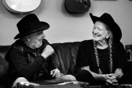 Merle Haggard in black hat with Willie Nelson in stetson smiling 4x6 photo - £4.71 GBP
