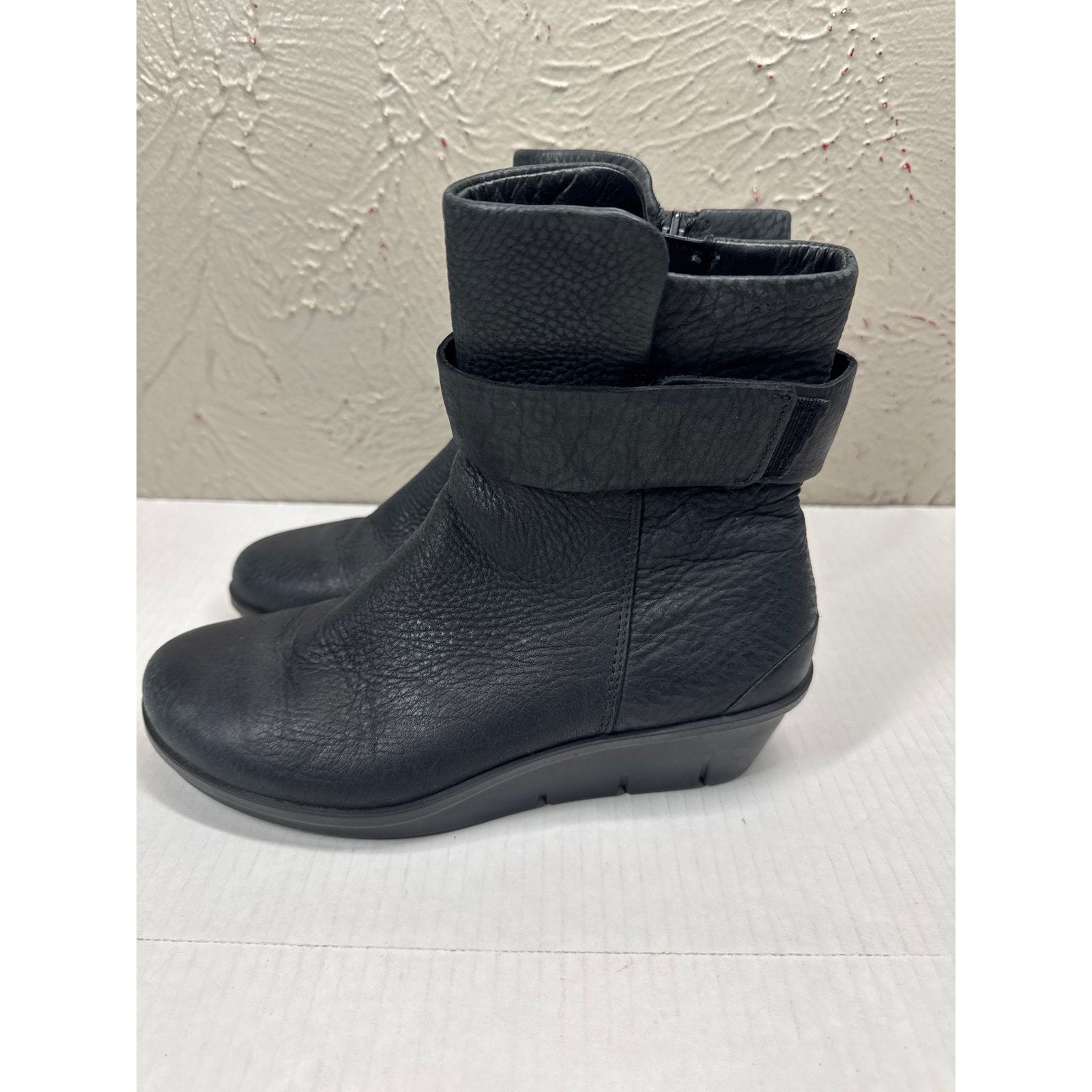 Ecco Skyler HydroMax Black Leather Zip Wedge Ankle Booties Womens Size 7 EUR 37 Item image 2