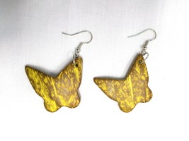 Coconut Shell Yellow With Brown Natural Color Butterfly Shape Earrings - £3.12 GBP