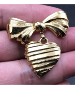 VTG Avon Gold Tone Bow w/ Dangling Heart Brooch Pin 1.5&quot; x 1.75&quot; - $9.49