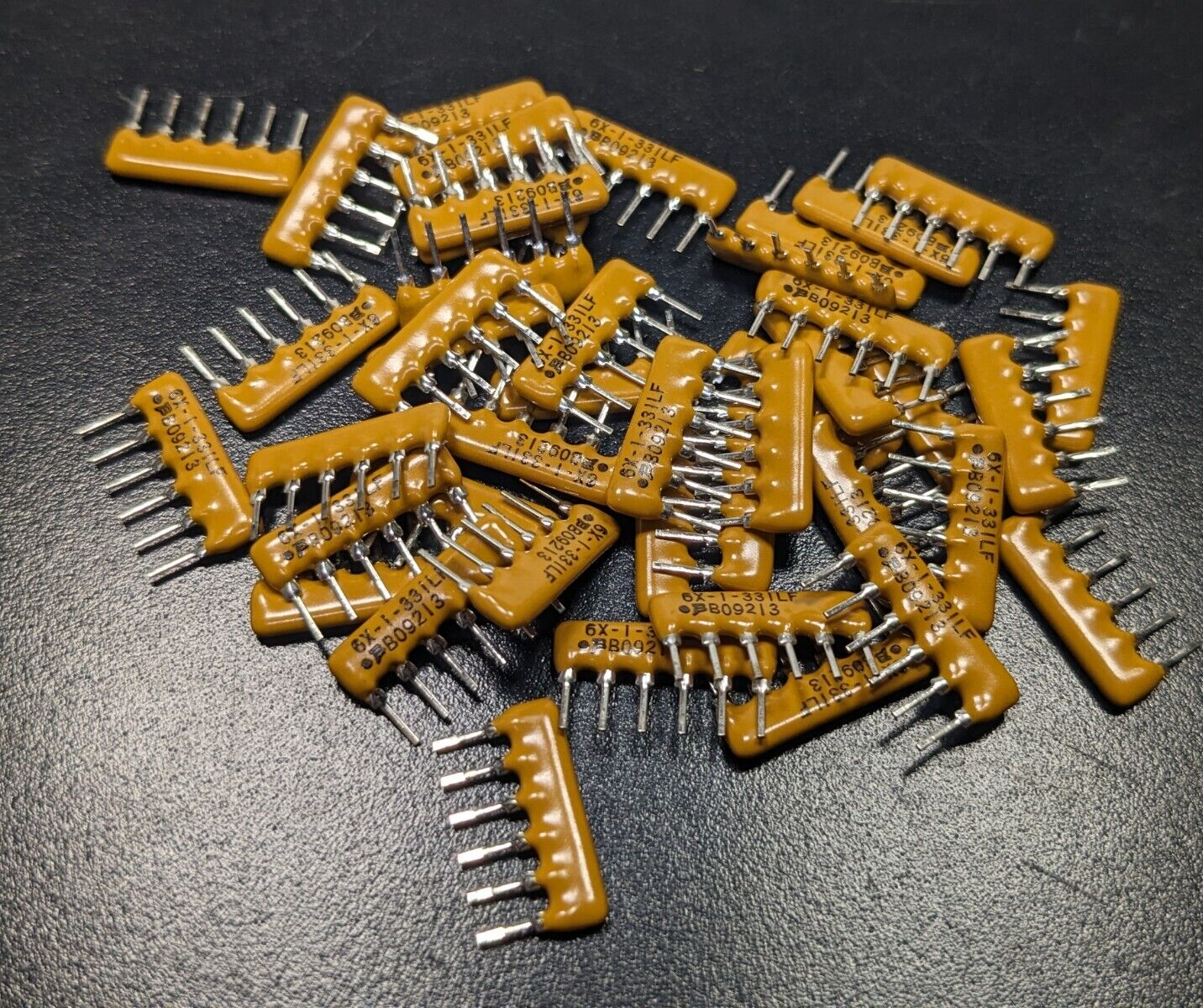 Lot of 44 NEW BOURNS  4606X-101-331LF RESISTOR NETWORK 330 Ohm 6P SIP - $16.82