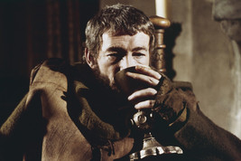Peter O&#39;Toole in The Lion in Winter sipping from chalice 18x24 Poster - £19.17 GBP