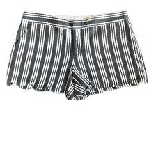 Club Monaco Women&#39;s Medium Gray White Stripe Scallop Hem Flat Front Shorts - $14.01