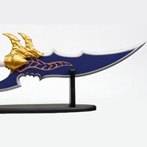 24.25" Kasaka's Venom Fang Fantasy Curved Dagger Sword with Wooden Table Stand image 3