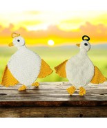 Vtg Homespun Crocheted Set Of 2 Cute White Yellow Duck Potholders Farmhouse - $302.15 MXN
