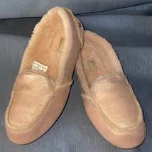 UGG Rose Gold HAILEY METALLIC SUEDE SPILL SEAM Slipper, S/N 1096458, Wom... - £51.95 GBP