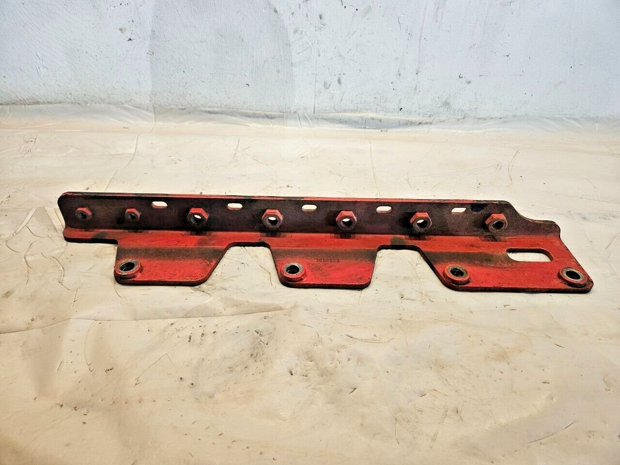 CUMMINS ISX15 DEF BRACKET INTAKE SIDE OF ENGINE 3686523 OEM - $46.40