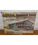 Atlas Lumber Yard And Office Building Kit #750-249 HO Scale - $276.39 MXN