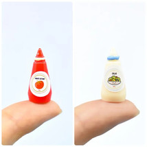 Dollhouse Miniature Ketchup and Dressing Dispensers 1/12 Scale 2 Piece Set - €2,82 EUR