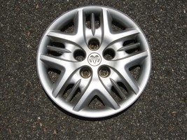One factory 2001 to 2005 Dodge Caravan 15 inch bolt on hubcap 04766971AA - £18.00 GBP