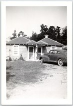 1940-50s Photo Of A Pontiac Streamliner In Front Of A Cabin Black And White - $13.94