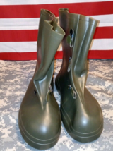 MILITARY OD GREEN RUBBER WATERPROOF OVERBOOTS GALOSHES BOOTS US SIZE 9 - 10 - £19.00 GBP
