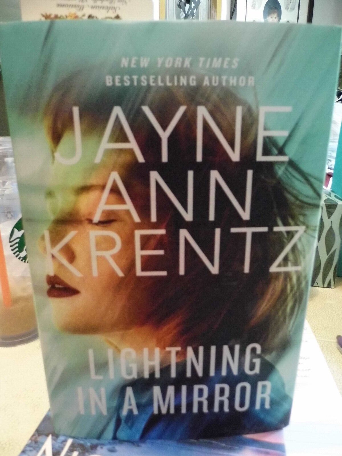 Fogg Lake Ser.: Lightning in a Mirror by Jayne Ann Krentz (2022, Hardcov... - $11.25