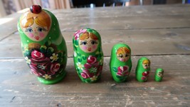 Vintage 4&quot; 5 piece Nesting Doll Green Lady Bug - £23.29 GBP