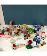 Vintage lot of toys ornaments Knick knacks snoopy Disney elves wind up &amp;... - $1,002.81 MXN