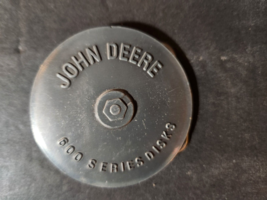 JOHN DEERE BELT BUCKLE 3&quot; ROUND 600 SERIES DISCS PEWTER FINISH 1989 VINTAGE - $122.09 MXN