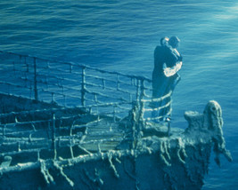 Leonardo DiCaprio and Kate Winslet in Titanic kiss on bow of sinking ship 16x20  - $69.99