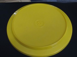 Vintage Tupperware 1207-40 Yellow Seal n&#39; Serve Replacement Lid - £10.08 GBP