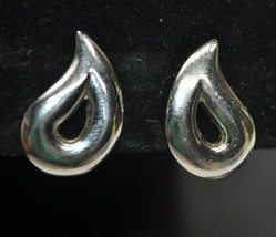 Vintage Monet Silver Tone Teardrop Clip On Earrings 3/4&quot; - £11.05 GBP