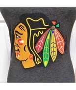 Blackhawks NHL T Shirt Gray Large Logo Ladies Small Short Sleeve - $277.80 MXN