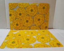Kohls Happy Days 11x18 Plastic Textured Placemats Set 2 Yellow Carnations  - £9.75 GBP