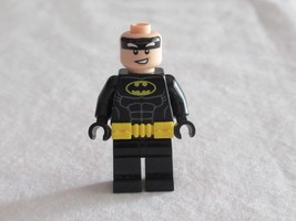 READ* LEGO Batman - BLACK WITH YELLOW UTILITY Belt Minifigure No Helmet ... - £7.77 GBP