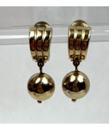 Vintage Monet Earrings Signed Clip On Gold Tone Hoops Dangle Drop Ball - €20,60 EUR