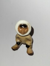 Vintage Hagen Renaker Bending Over Eskimo Tot #945 Miniature Ceramic Figurine - £10.38 GBP