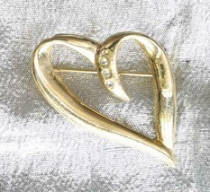 Elegant Crystal Rhinestone Gold-tone Heart Brooch 1970s vintage 1 5/8&quot; - £9.81 GBP
