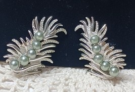 Sarah Coventry 1960s Demi Parure Gray Faux Pearl Clip On Silvertone Earrings - $15.79