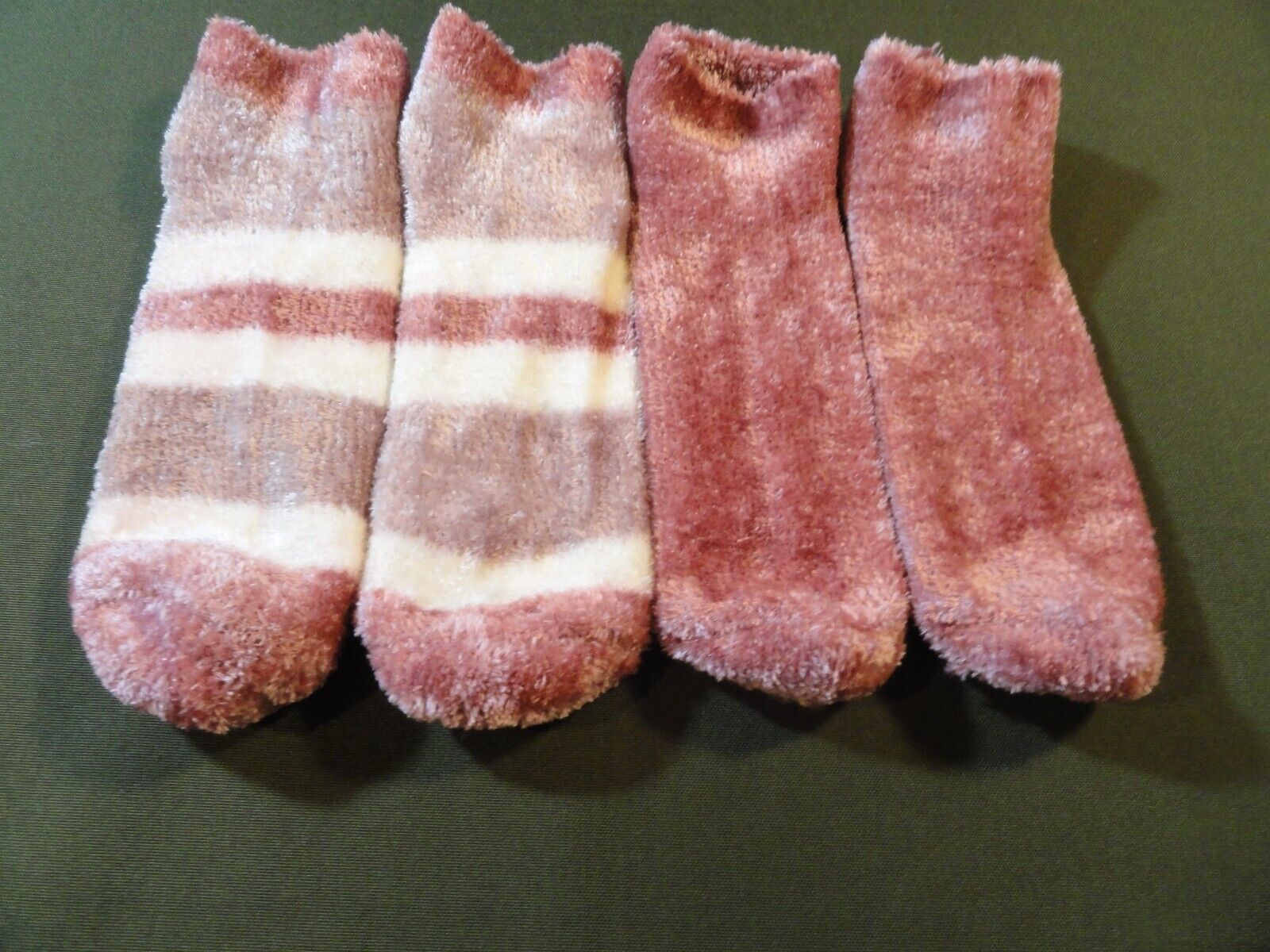 Dr. Scholls 2 PAIR Low Cut Soothing Spa Grippers Womens 4-10 SOCKS LAVENDER - $18.57