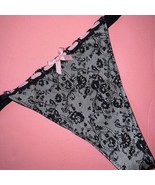 Victoria&#39;s Secret BOMBSHELL O/S THONG Black White Lace Print Pink Ribbon - $49.49