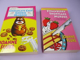 Joanne Fluke lot of 2 Hannah Swensen Mysteries Books Chocolate Chip Stra... - $8.00