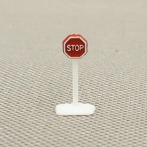 N Scale Road Stop Sign Plastic Unbranded 2x Pieces - £7.86 GBP