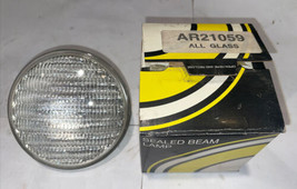 John Deere AR21059 Sealed Beam Lamp OEM NOS - $19.80