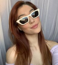 New Fashionista Elegant Creme Off White W/Blue Lens Cat Eye Women&#39;s Sung... - $186.31 MXN