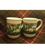 2 Hallmark Coffee Mug Christmas Holly mistletoe white green red - $18.39 CAD