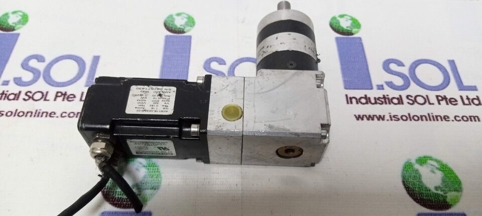 KOLLMORGEN AKM11B-AKSNR-02 Servo Motor Neugart Right-Angle Gearhead - $286.34