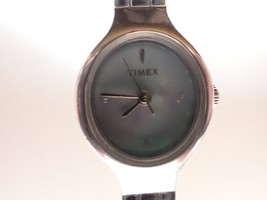 TIMEX 1216 Quartz Petite MOP Women&#39;s Wristwatch - $20.11 CAD