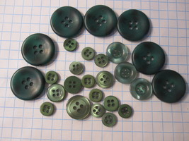 Vintage lot of Sewing Buttons - Large Mix of Green&#39;s - £15.73 GBP