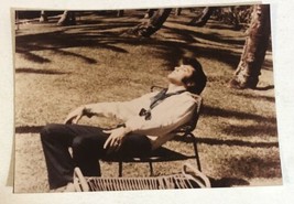 Elvis Presley Vintage Photo 7”x5” Elvis Relaxing In The Yard Ep5 - £11.47 GBP