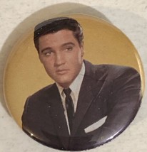 Elvis Presley In Suit Pinback Button J4 - $7.91