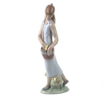 LLADRO &quot;Tulip Garden&quot; #7716 Figurine Girl with Pouch &amp; Tulips Retired! - $149.69