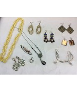 Vintage Jewelry Lot Fashion Jewelry Earrings  Necklace Hair clip - £12.30 GBP