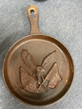 Rare Vintage 7.5” Cast Iron Skillet Eagle Holding Flags Wall Hanging Decor - £18.88 GBP