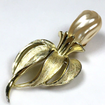 Vintage Sarah Coventry Brooch Pin Flower Lily Large Faux Pearl Gold Tone... - £14.29 GBP