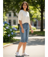 Women Capri Unbranded Women Capri Light Wash Size M Blue - $6.43